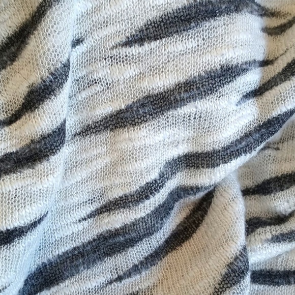 Kensie Cream & Dark Grey Zebra Stripe Long Sleeve Semi Sheer Sweater Top L - Picture 8 of 9